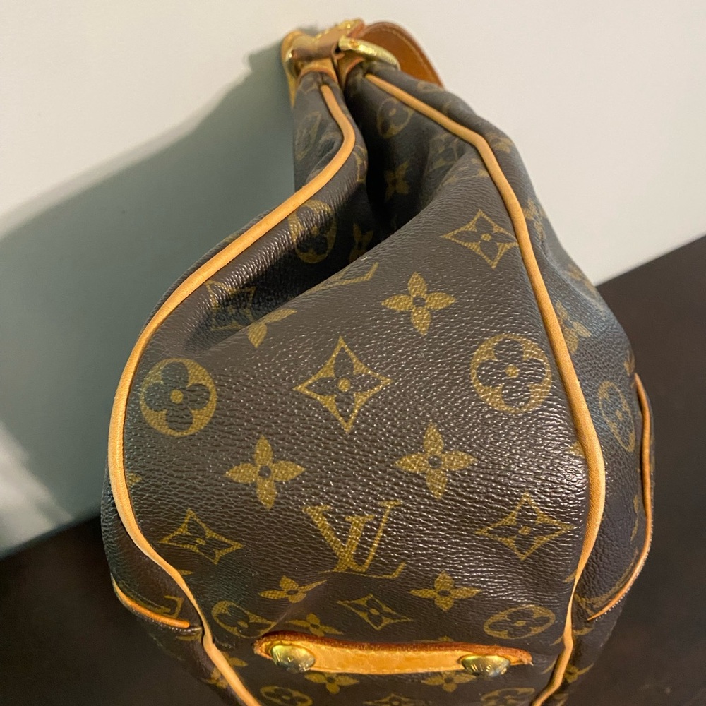 Louis Vuitton Brown and Gold Monogram Shoulder Bag - Galleria PM. - Picture 6 of 13